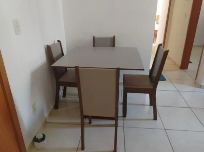 Vendo, mesa com 4 cadeiras, mdf 300,00