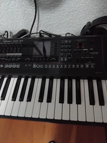 Teclado Roland EA7