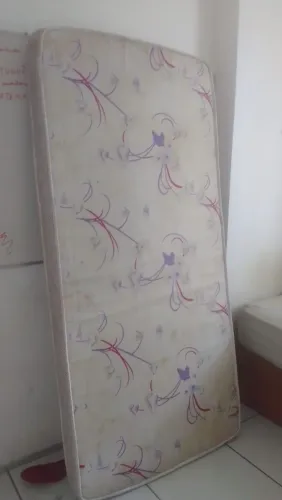 Vendo colchão solteiro