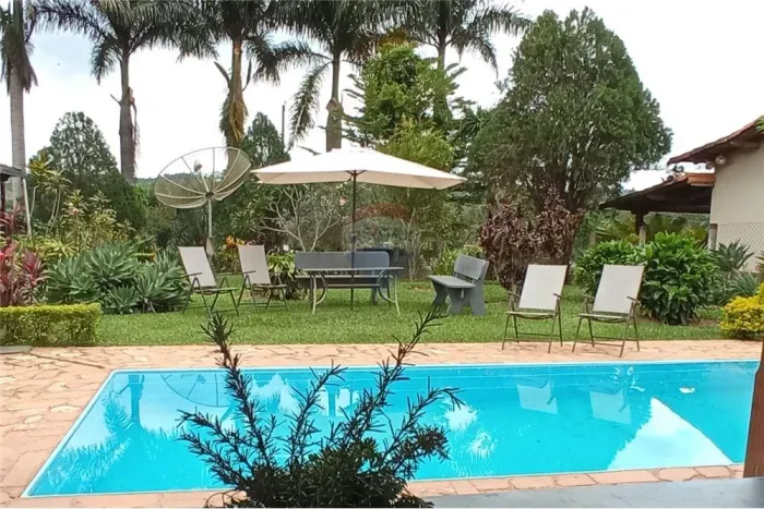 Casa no Cond. Quintas das Esmeraldas, 35 minutos de BH. Segurança e comodidade. Aceita per