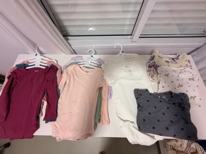 14 bodys novos Carters 18 a 24 meses