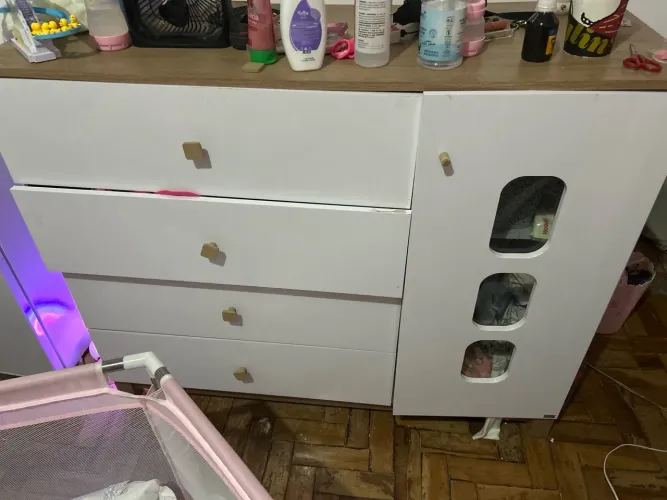 Berço vira cama + cômoda