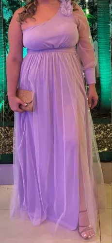 Vestido de tule lilás, usado apenas uma única vez.