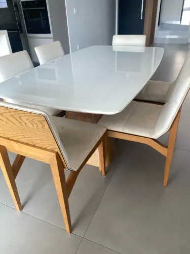 Mesa de jantar 6 lugares + 6 cadeiras | Tampo de vidro e base amadeirada