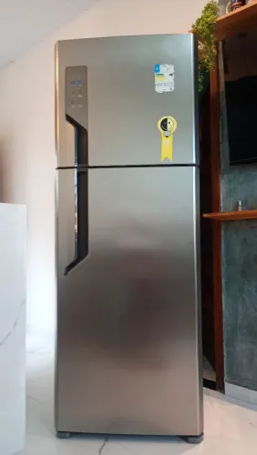 Geladeira Electrolux Frost Free semi nova pouco dias de uso 577 litros 