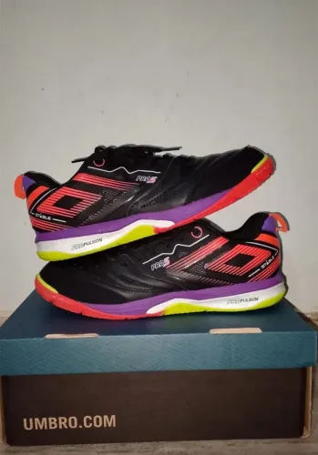 Chuteira futsal umbro pro 5 stable 42
