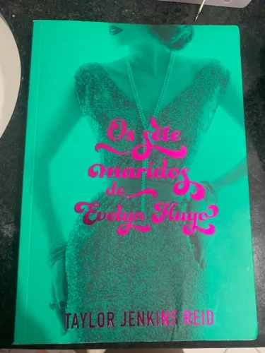 Livro Os setes maridos de Evelyn Hugo
