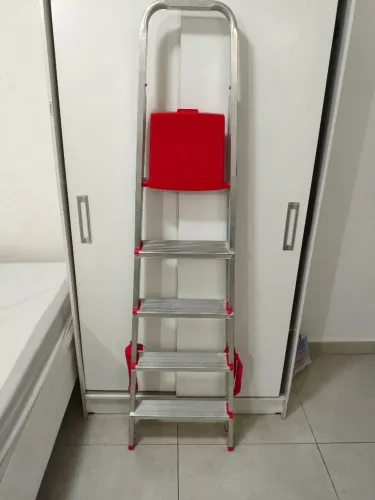 Escada de Alumínio 4 degraus