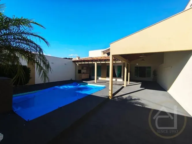 CASA COM PISCINA COND. BARRA FOREST