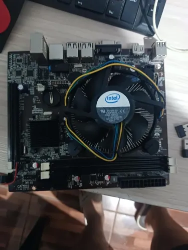 Placa mãe IH61-MA5 + processador Intel core3 + Air cooler Intel.
