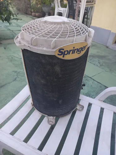 Vendo  compressor de ar refrigerado. 