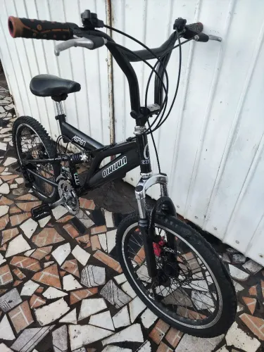 Bicicleta aro 20 Infantil Dupla suspensão, Freios a Disco!