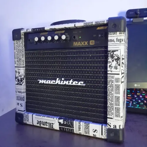 Cubo Amplificador Mackintec Maxx15 Color Estampa Jornal + Cabo P10 Brinde