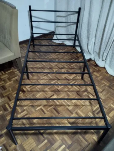 Vendo cama de solteiro de ferro jateado preto fosco