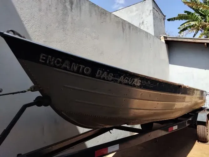 VENDE-SE CONJUNTO BARCO + MOTOR + CARRETA