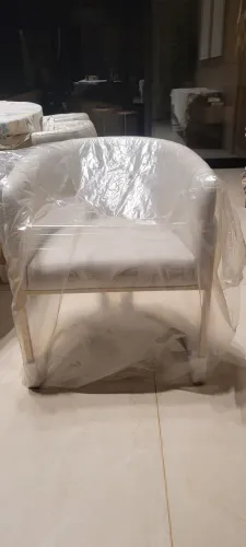 Vendo 2 cadeiras novas da loja Laiko, motivo da venda comprei 10 achando mas só coube 8.