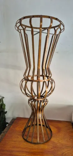 PROMOÇÃO! Coluna Decorativa Alta Aramada Dourada - 90,5x25cm