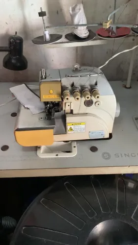 Máquina de costura INTERLOCK INDUSTRIAL