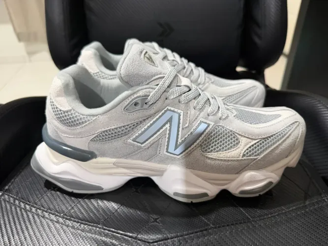 Tênis New Balance 9060 - tamanho 41 