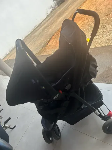 Carrinho e bebe conforto