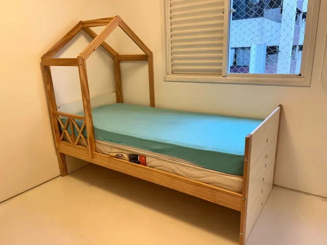 Cama Infantil Solteiro Casinha de Madeira - Linda e em excelente estado