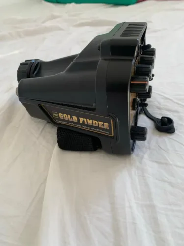 Vende se um Detector de metal Gold finder novo...3800 Reais