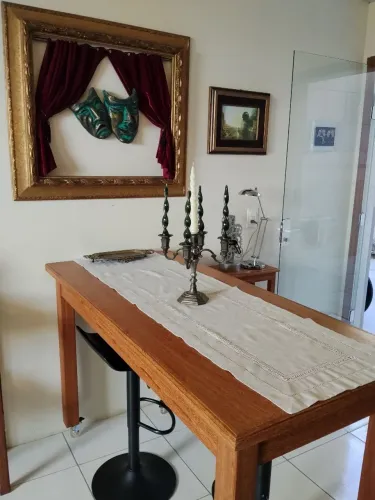 Alugo quarto em apartamento de dois quartos. 