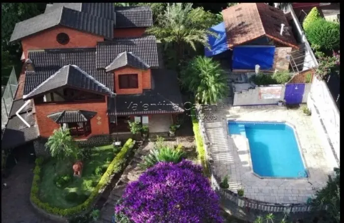 Linda Casa em Condomínio à Venda em Mairiporã