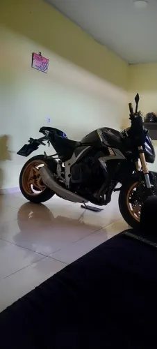 Vendo CB 1000r só no ponto de transferência, IPVA 2026 pago, transmissão e pneus em ótimo
