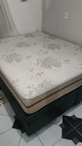 Cama Queen box baú