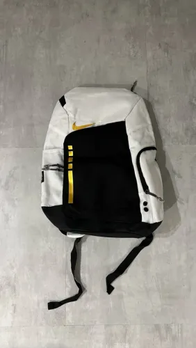 Mochila Nike Elite branca e dourado