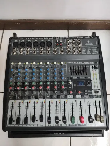 Mesa Behringer Europower PMP1000 Amplificada 