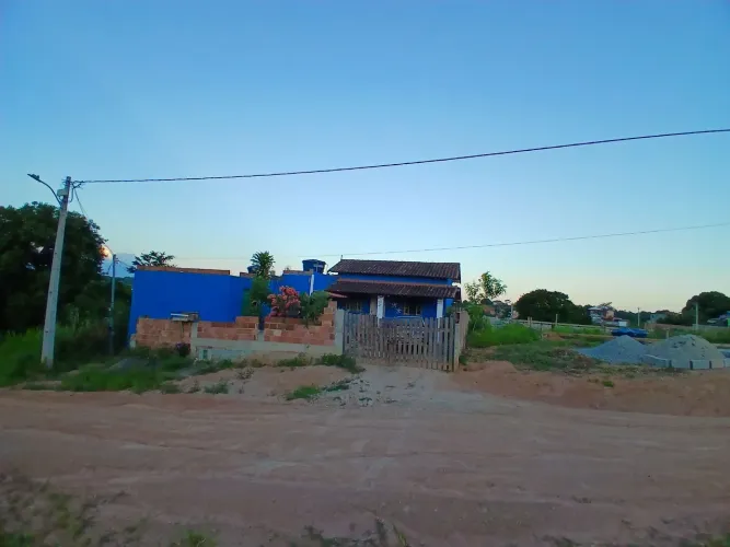 Vendo casa 150mil  aceito  100mil de entrada +50 parcelas de 2mil BICUIBA SAQUAREMA RJ 