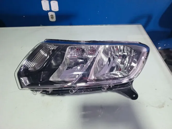 Farol do Sandero Sem Led peça nova 