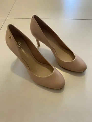 Sapato de salto alto - cor nude - tamanho 37