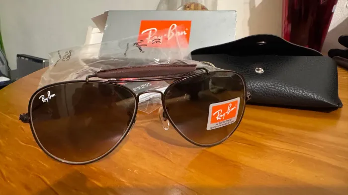 ÓCULOS AVIADOR RAY BAN DETALHE EM COURO MARROM ORIGINAL