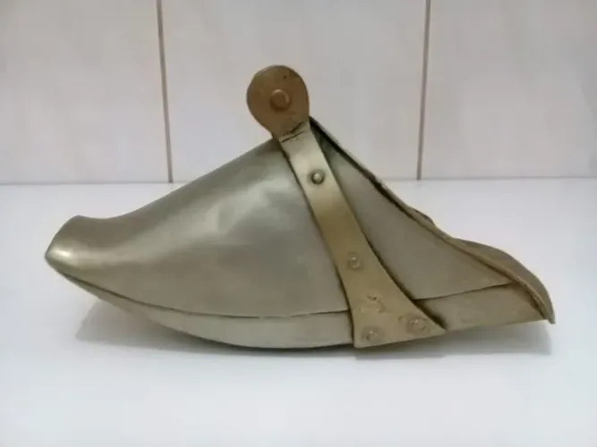 Sapata antiga de sela.