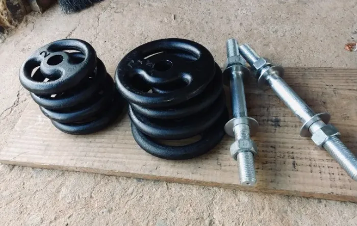 Kit com 20 Kilos e duas barras roscadas