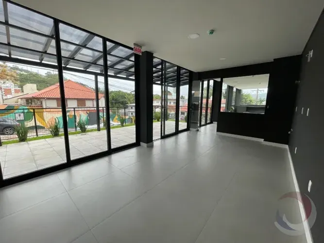 Loja de 30m² no bairro Carvoeira