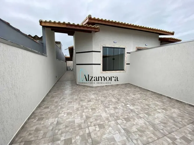 Casa nova com piscina e área gourmet no Balneário Tupy.