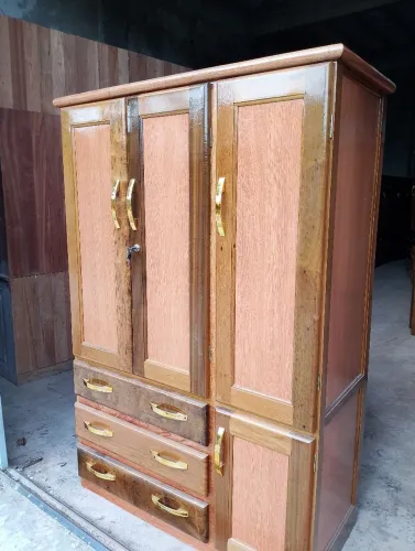 GUARDA ROUPA DE 3 PORTAS NOVO