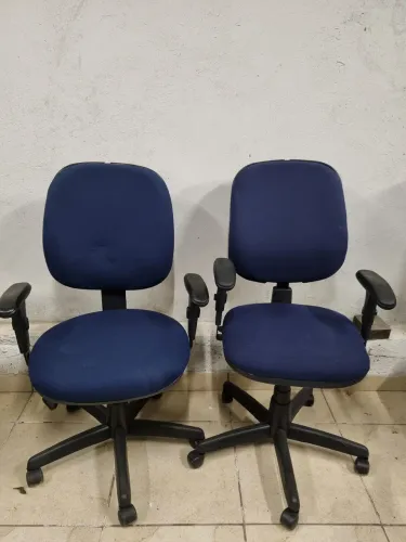 Cadeira para Escritório Azul Escuro Com Apoio de Braço e Rodinhas Confortável e Reforçada 
