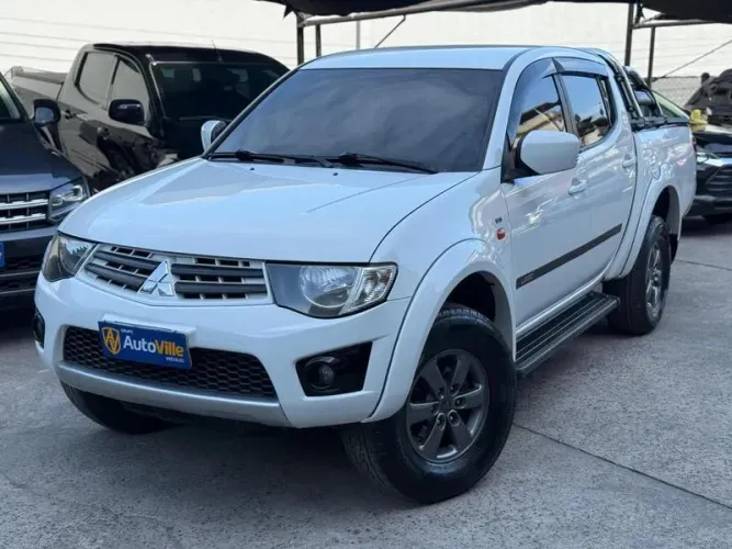 MITSUBISHI L-200 TRITON 2.4 HLS 2013
