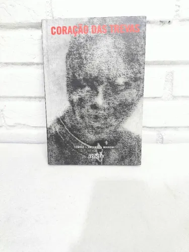 Livro HQ Coração das Trevas capa dura Veneta