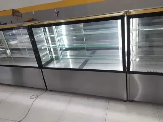 vitrine expositora/refrigerada/neutra ou aquecida.