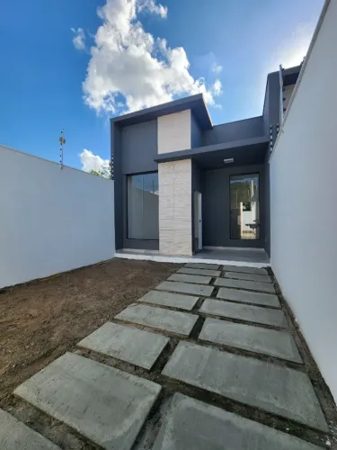 Ótima casa 2/4 sendo 1 suíte Feira 7
