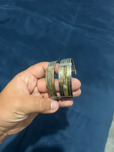 Duas pulseiras de aço com ouro 18k , no preço de uma 