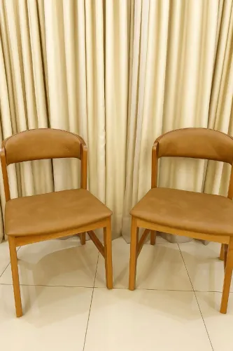 Kit de2 cadeira de madeira maciça Courino caramelo