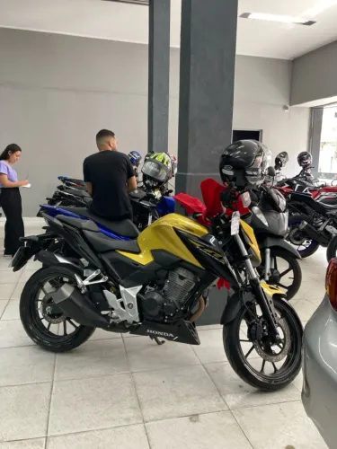 CB321F TWISTER 2024, baixíssimo KM! Exclusiva
