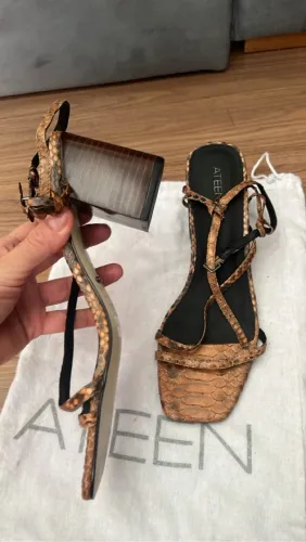 Sandália Ateên Couro Cobra - Elegância e Estilo